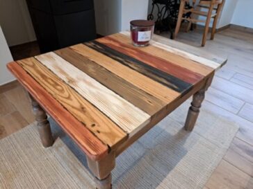 table basse relookée lattes de bois